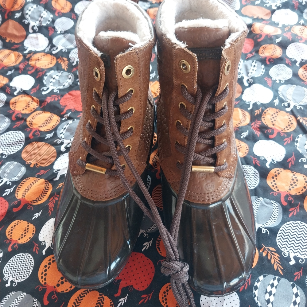 Micheal Kors Duck Boots Size 6